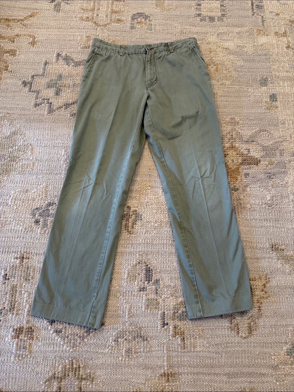 Vineyard Vines Men’s Green Slim Fit Breaker Pants. Size 32 x 32.